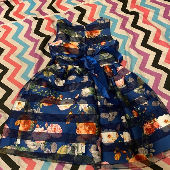 Dress - Picture 2 of 2